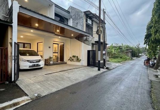Rumah 2 lantai view sawah di Jalan Parangtritis KM 5 Bangunharjo Sewon Bantul