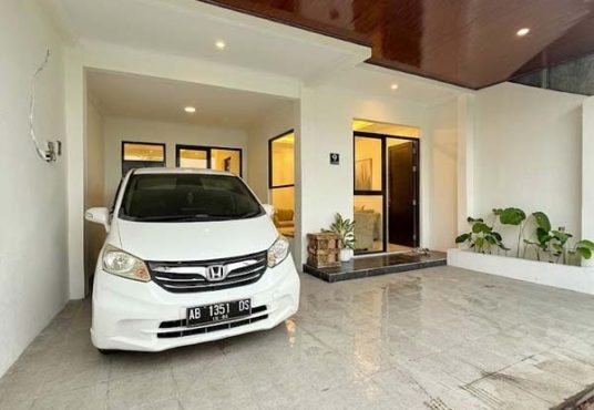 Rumah 2 lantai view sawah di Jalan Parangtritis KM 5 Bangunharjo Sewon Bantul