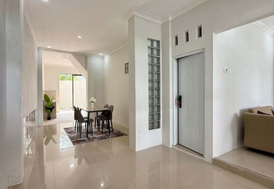 Rumah 2 lantai view sawah di Jalan Parangtritis KM 5 Bangunharjo Sewon Bantul