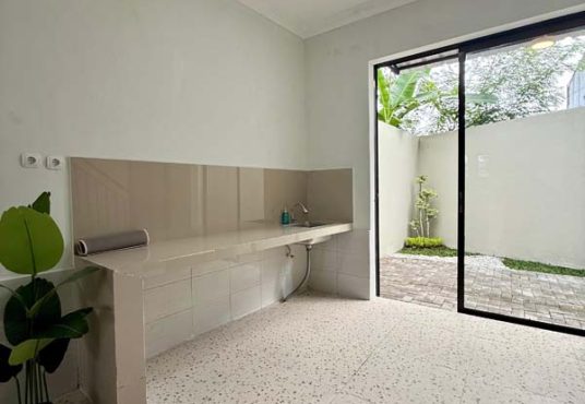 Rumah 2 lantai view sawah di Jalan Parangtritis KM 5 Bangunharjo Sewon Bantul