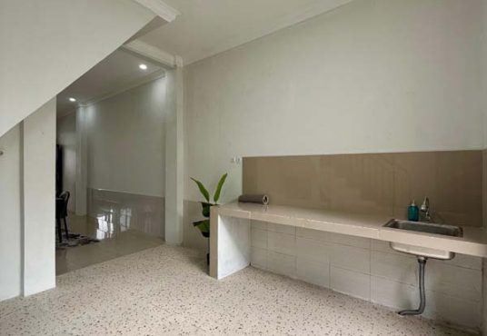 Rumah 2 lantai view sawah di Jalan Parangtritis KM 5 Bangunharjo Sewon Bantul