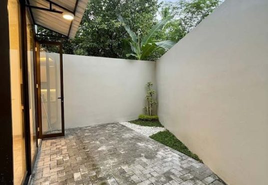 Rumah 2 lantai view sawah di Jalan Parangtritis KM 5 Bangunharjo Sewon Bantul