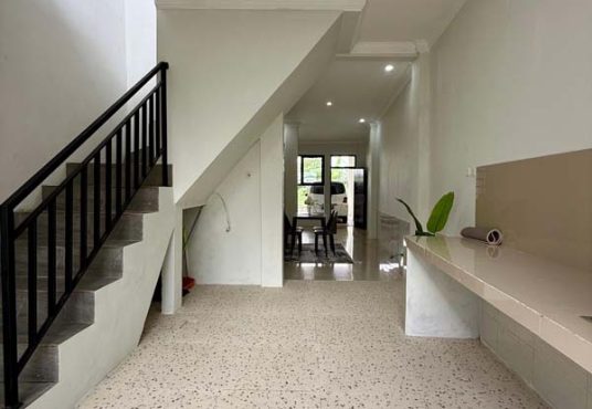 Rumah 2 lantai view sawah di Jalan Parangtritis KM 5 Bangunharjo Sewon Bantul