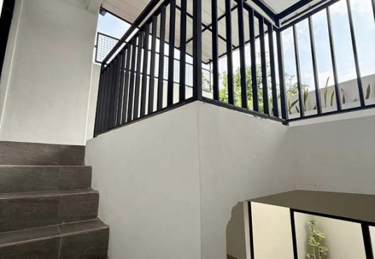 Rumah 2 lantai view sawah di Jalan Parangtritis KM 5 Bangunharjo Sewon Bantul