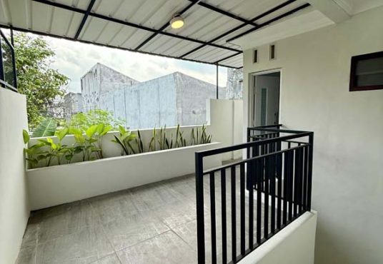 Rumah 2 lantai view sawah di Jalan Parangtritis KM 5 Bangunharjo Sewon Bantul
