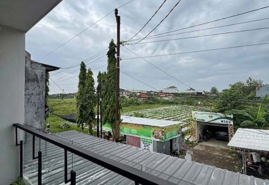 Rumah 2 lantai view sawah di Jalan Parangtritis KM 5 Bangunharjo Sewon Bantul