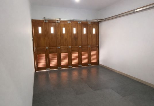 Rumah 2 lantai Semi Furnished Tanah Luas Tamanmartani dekat Exit Tol Purwomartani