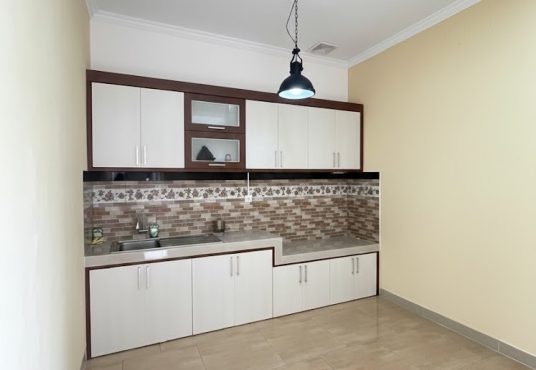 Rumah 2 lantai Semi Furnished Tanah Luas Tamanmartani dekat Exit Tol Purwomartani