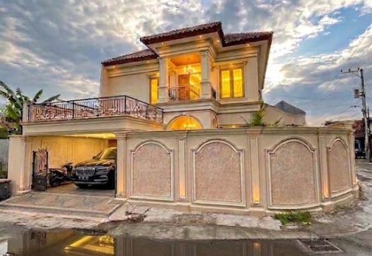 Rumah Villa Mewah Classic Mediteran dekat Tugu Jogja