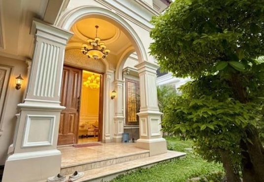 Rumah Villa Mewah Classic Mediteran dekat Tugu Jogja