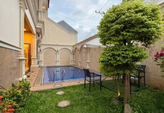 Rumah Villa Mewah Classic Mediteran dekat Tugu Jogja