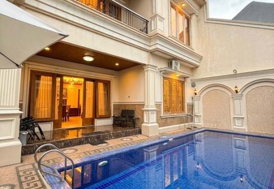 Rumah Villa Mewah Classic Mediteran dekat Tugu Jogja
