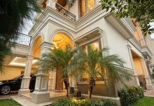 Rumah Villa Mewah Classic Mediteran dekat Tugu Jogja