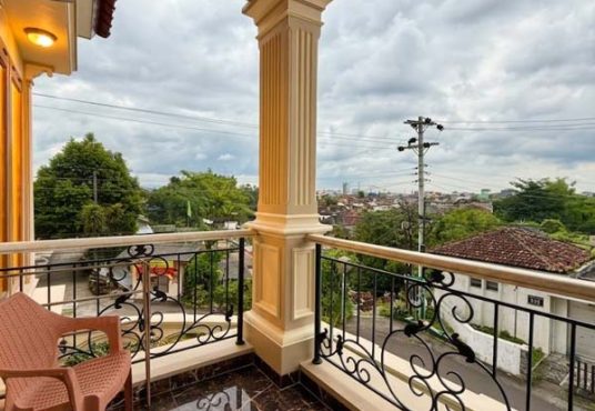 Rumah Villa Mewah Classic Mediteran dekat Tugu Jogja