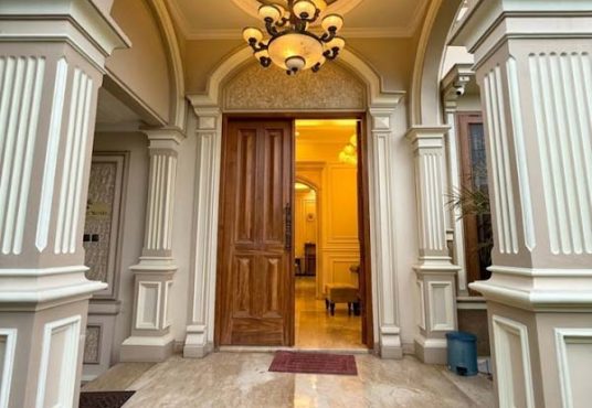 Rumah Villa Mewah Classic Mediteran dekat Tugu Jogja