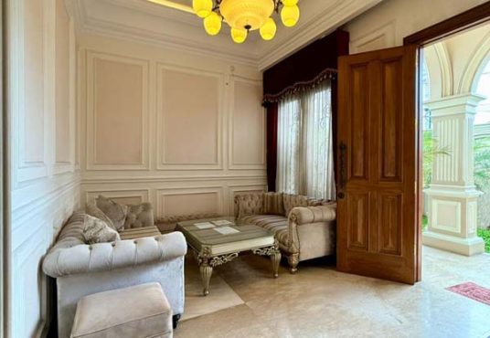 Rumah Villa Mewah Classic Mediteran dekat Tugu Jogja