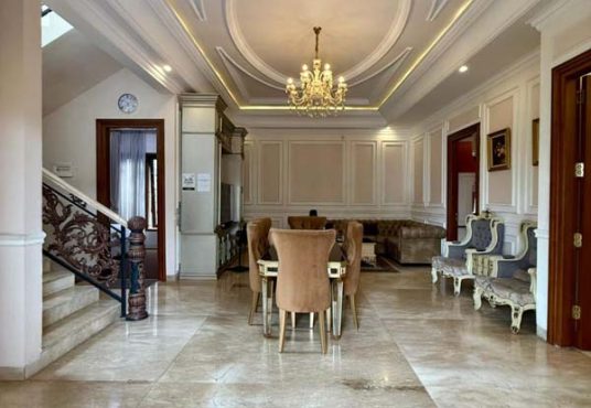 Rumah Villa Mewah Classic Mediteran dekat Tugu Jogja