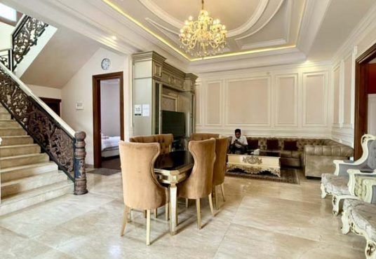 Rumah Villa Mewah Classic Mediteran dekat Tugu Jogja