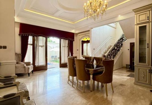 Rumah Villa Mewah Classic Mediteran dekat Tugu Jogja