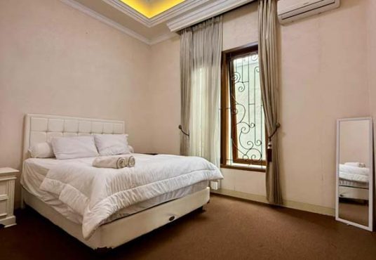 Rumah Villa Mewah Classic Mediteran dekat Tugu Jogja