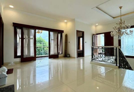 Rumah Villa Mewah Classic Mediteran dekat Tugu Jogja