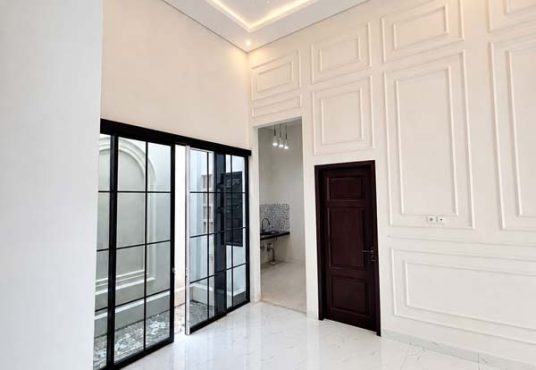 Rumah Mewah Desain Klasik Mediteran Modern Utara Jogja Bay