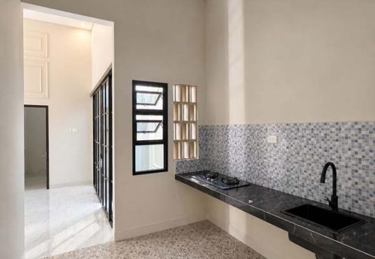 Rumah Mewah Desain Klasik Mediteran Modern Utara Jogja Bay
