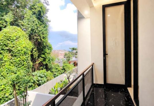 Rumah Baru 2Lantai Kontemporer Jakal km 13 Dekat Kampus UII