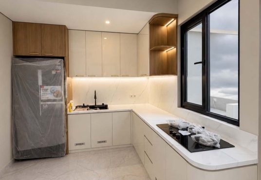 Bumi Sentosa 2 - Dijual Rumah 2 Lantai Baru Full Furnished Dekat SD Model