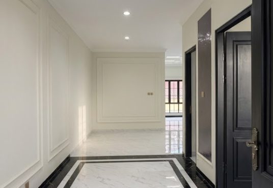 Rumah Baru Mewah American Classic Modern 2 Lantai di Tajem Wedomartani