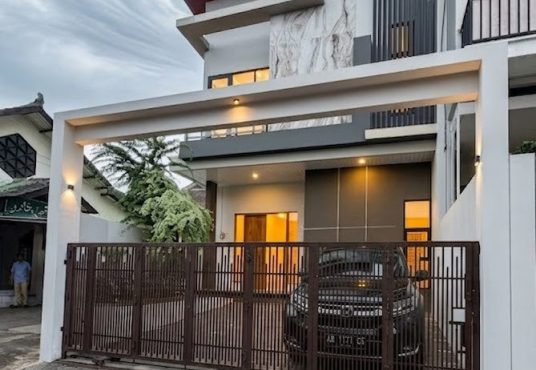 Rumah Premium 2 Lantai Semi Furnished di Jalan Kaliurang Km 7 Dekat UGM