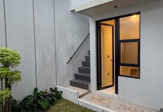 Rumah Premium 2 Lantai Semi Furnished di Jalan Kaliurang Km 7 Dekat UGM