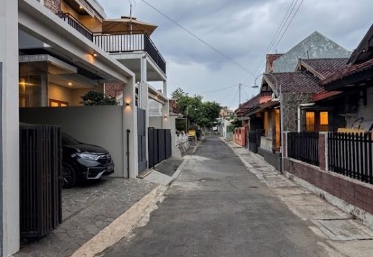 Rumah Premium 2 Lantai Semi Furnished di Jalan Kaliurang Km 7 Dekat UGM
