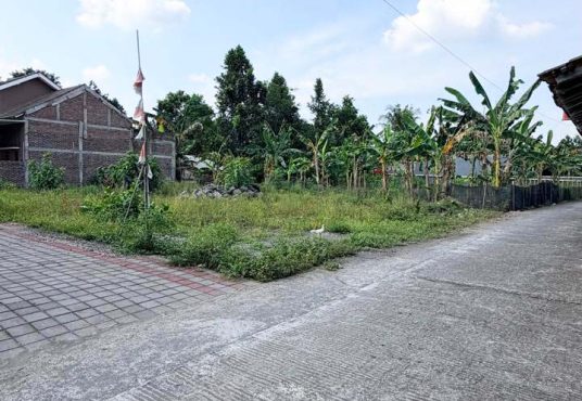 Tanah Cantik SHM Pekarangan dalam Cluster 4 Unit di Cebongan Sleman