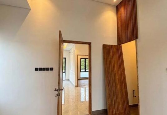 Rumah Modern Kontemporer 2 Lantai Lingkungan Premium dekat Hotel Hyatt