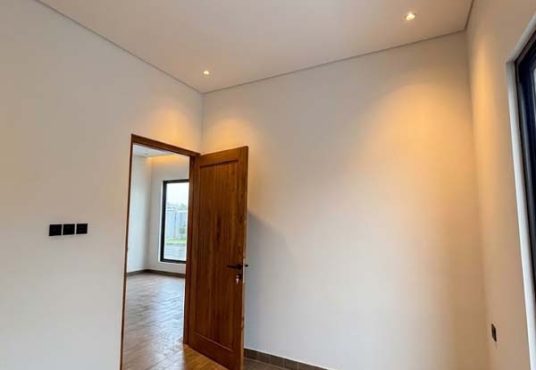 Rumah Modern Kontemporer 2 Lantai Lingkungan Premium dekat Hotel Hyatt