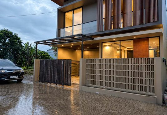 Rumah 2 lantai Modern Full Furnished dekat Candi Sambisari Purwomartani