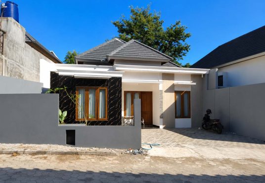 Rumah Limasan Modern full furnished di Pondok Indah Residence 1