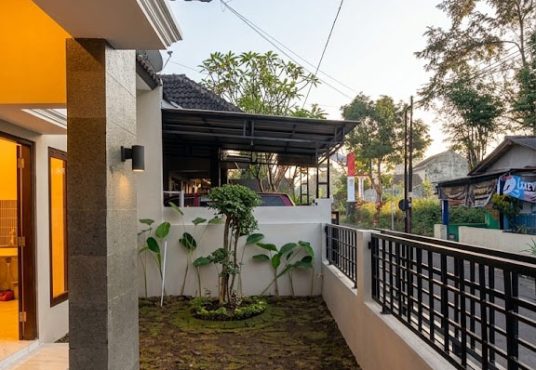 Rumah Cantik Limasan Modern Lokasi Strategis Tepi Jalan Di Tajem Maguwo