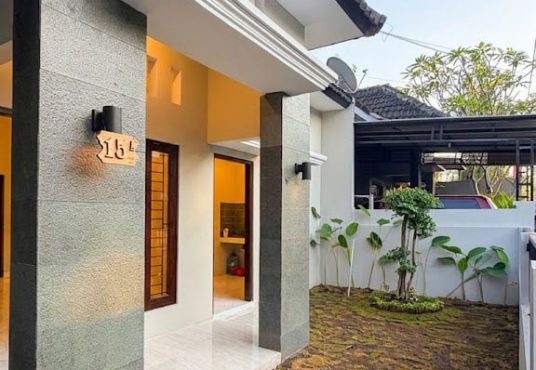 Rumah Cantik Limasan Modern Lokasi Strategis Tepi Jalan Di Tajem Maguwo