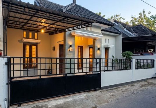 Rumah Cantik Limasan Modern Lokasi Strategis Tepi Jalan Di Tajem Maguwo