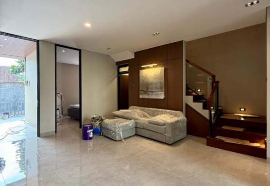 Rumah Kontemporer Modern 2 Lantai Full Furnished Private Pool Di Jalan Kaliurang Km 10