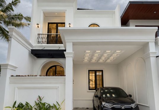 Rumah Baru Mewah American Classic Modern 2 Lantai di Tajem Wedomartani