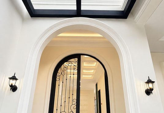 Rumah Baru Mewah American Classic Modern 2 Lantai di Tajem Wedomartani