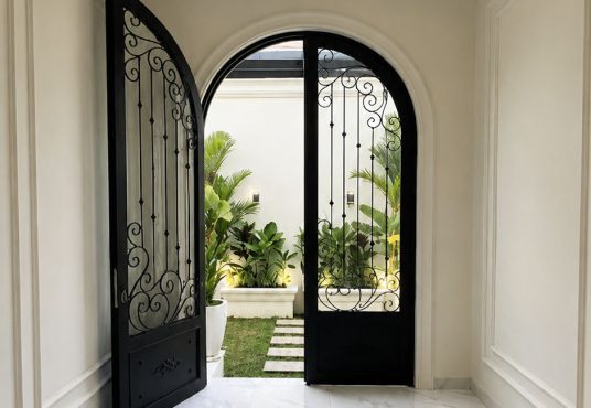 Rumah Baru Mewah American Classic Modern 2 Lantai di Tajem Wedomartani