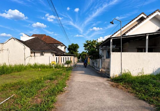 Tanah Cantik SHM Pekarangan Lingkungan Padat Pendatang Dekat Jalan Tajem