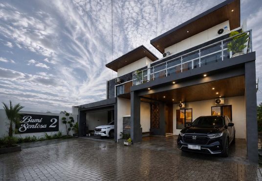 Bumi Sentosa 2 - Dijual Rumah 2 Lantai Baru Full Furnished Dekat SD Model