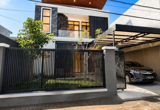 Rumah Mewah 2 Lantai Modern dekat ke kota dan Kampus PGRI