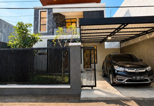 Rumah Mewah 2 Lantai Modern dekat ke kota dan Kampus PGRI