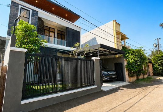 Rumah Mewah 2 Lantai Modern dekat ke kota dan Kampus PGRI